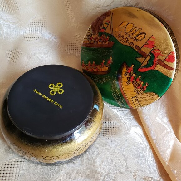 Hanoi Daewoo Vietnam wooden covered bowl. Painted scene, Gold embellished side. - Picture 4 of 11